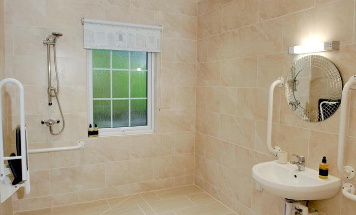 Assistance bathroom/ wetroom in Primrose
